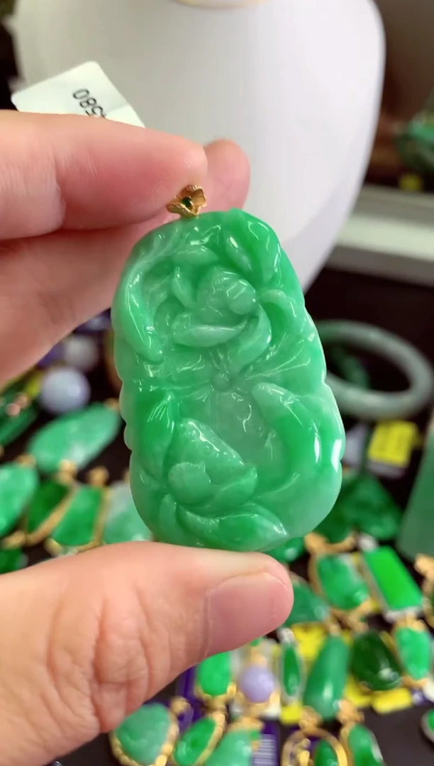 翡翠18K金镶嵌颈饰挂件