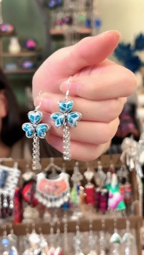 彩云南阁非遗老绣苗银饰品227