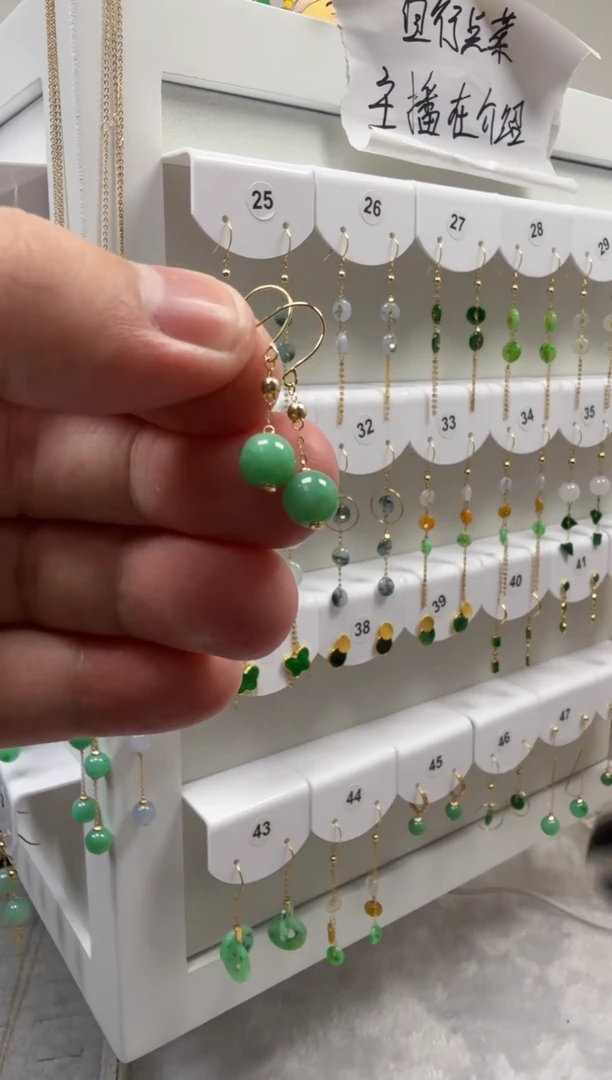 18K金镶嵌翡翠耳饰缅甸天然A货翡翠