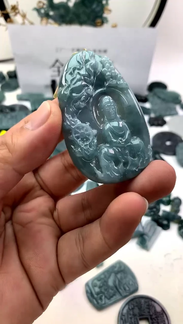 翡翠未镶嵌颈饰一念之间