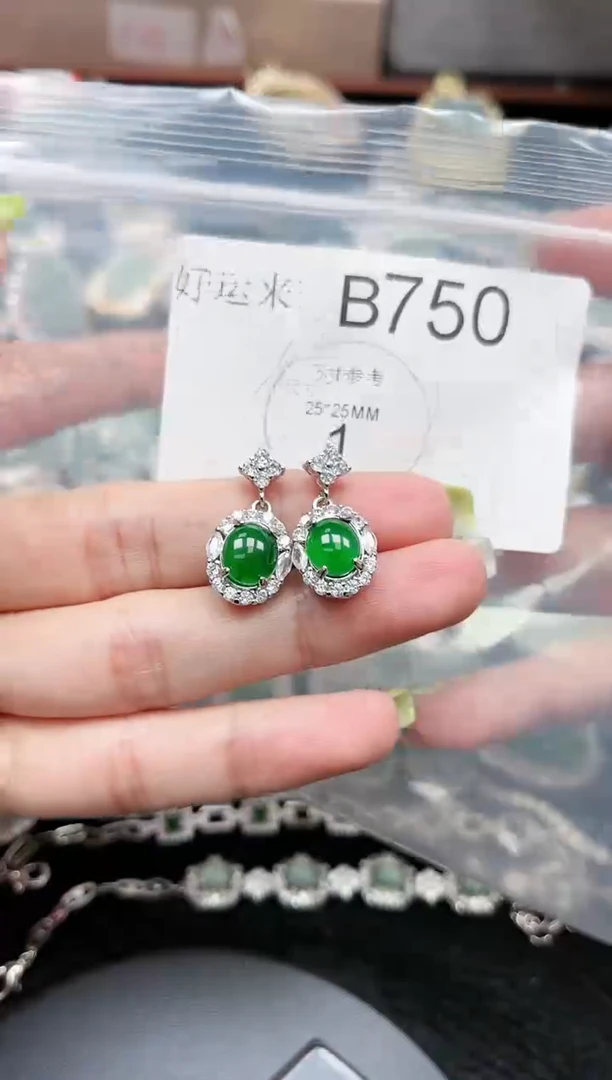 【闪购商品】翡翠颈饰未镶嵌750赠皮绳