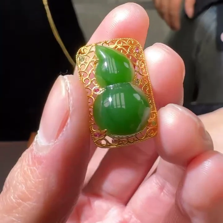 和田玉葫芦吊坠 18k金镶嵌 124一品