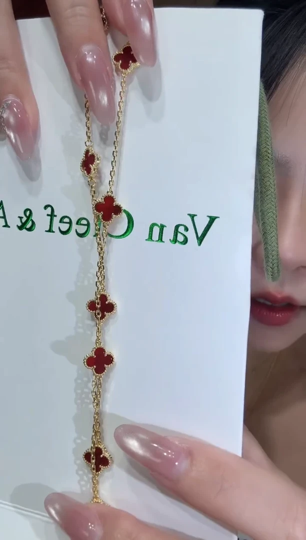 玛瑙/玉髓项链18K金镶嵌小红十花项链ghj