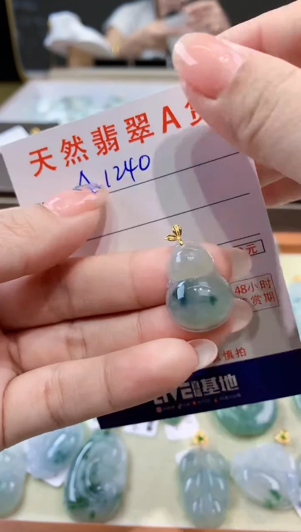 颈饰18K金镶嵌翡翠天然翡翠A货挂件