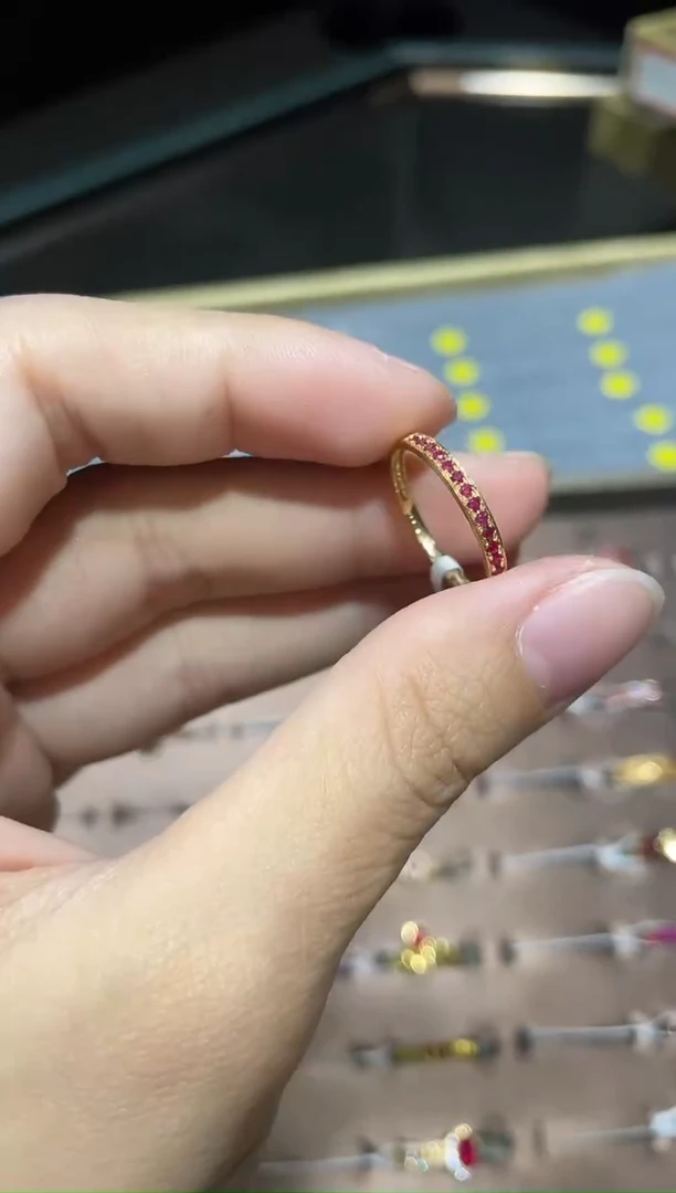 18K金镶嵌戒指红宝石1