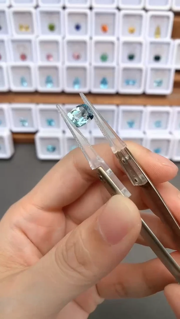 未镶嵌裸石定制海蓝宝石1.68ct  01027