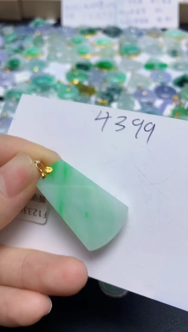 翡翠18K金镶嵌颈饰天然缅甸翡翠A货