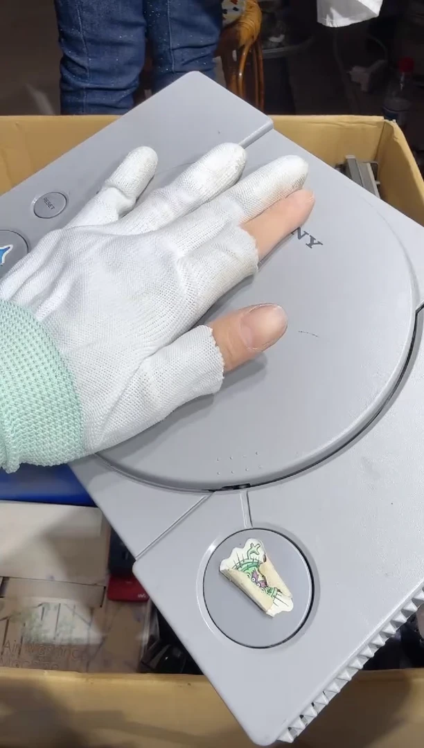 8新爱****克   344中古商品，瑕疵品，不保好坏。