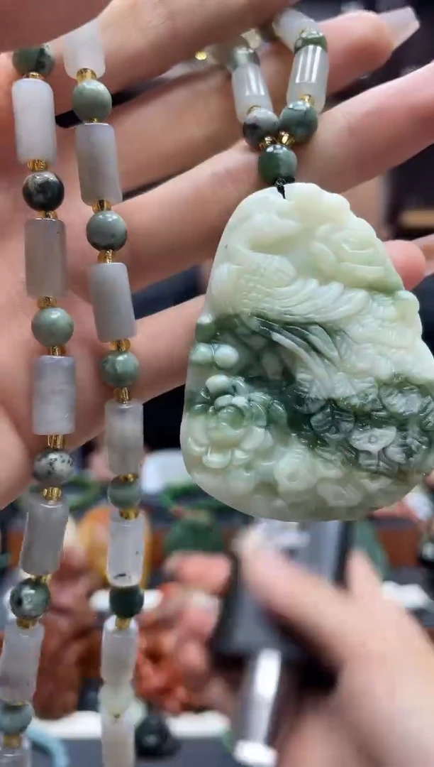 岫玉未镶嵌吊坠·