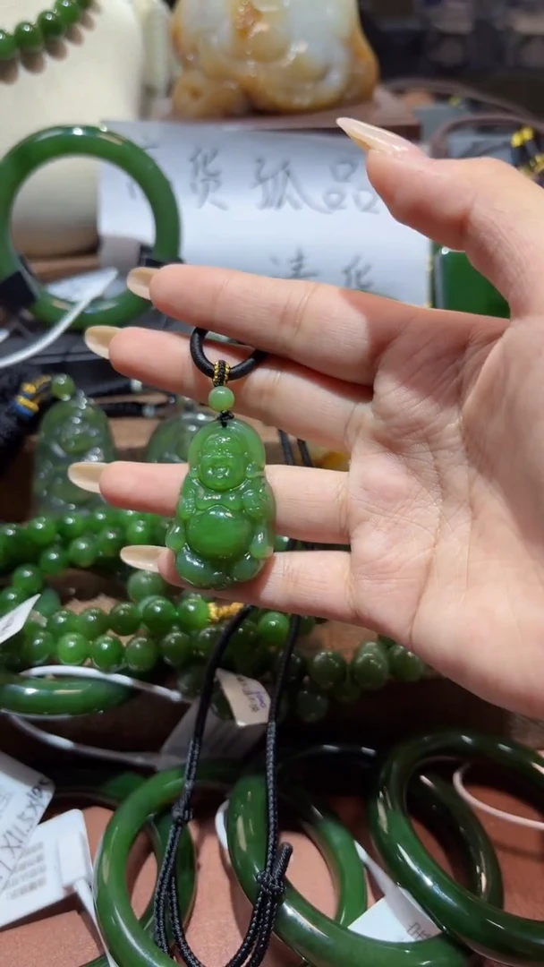 颈饰未镶嵌和田玉（碧玉）1