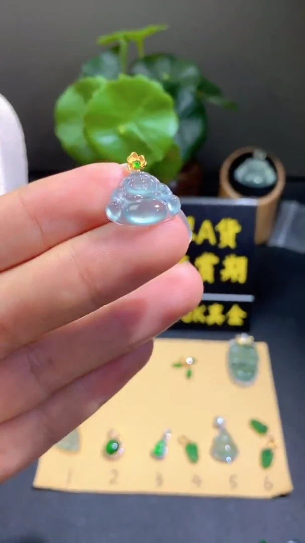 颈饰18K金镶嵌翡翠翡翠A货