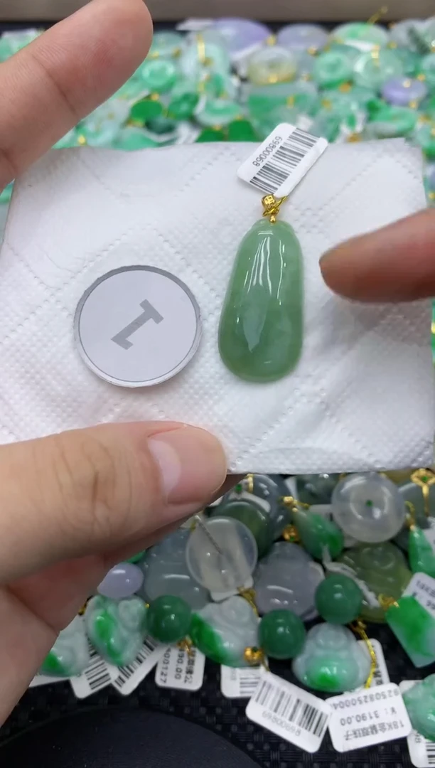 颈饰未镶嵌翡翠天然缅甸翡翠A货