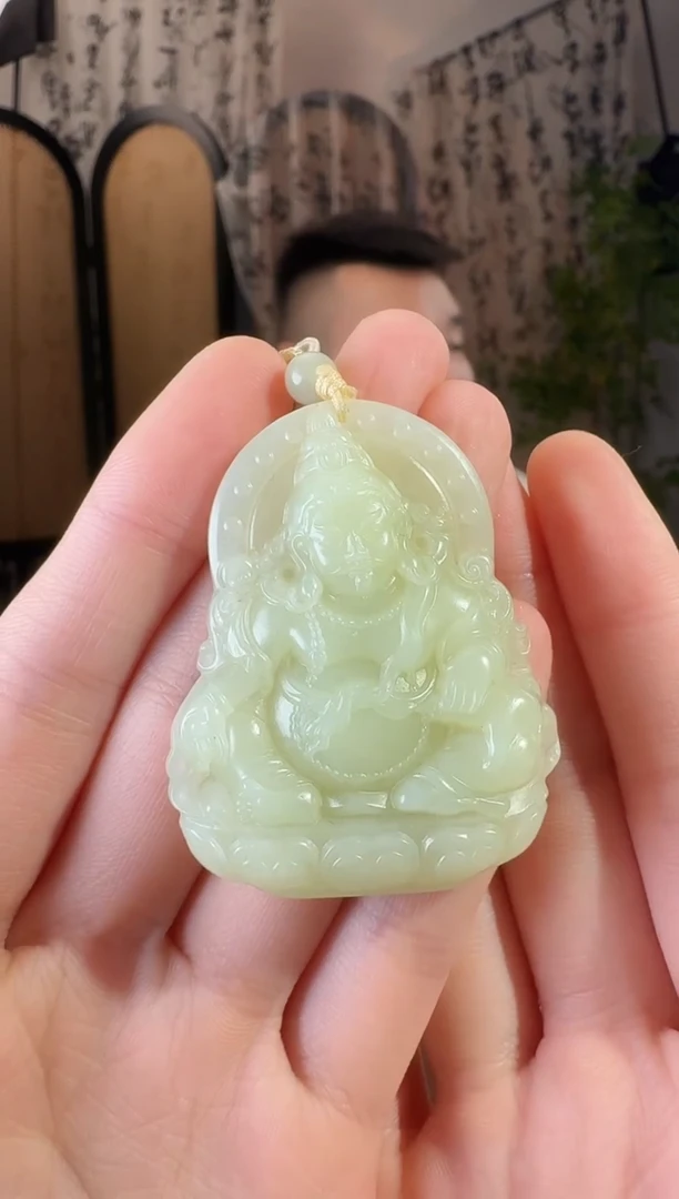 和田玉未镶嵌颈饰财神