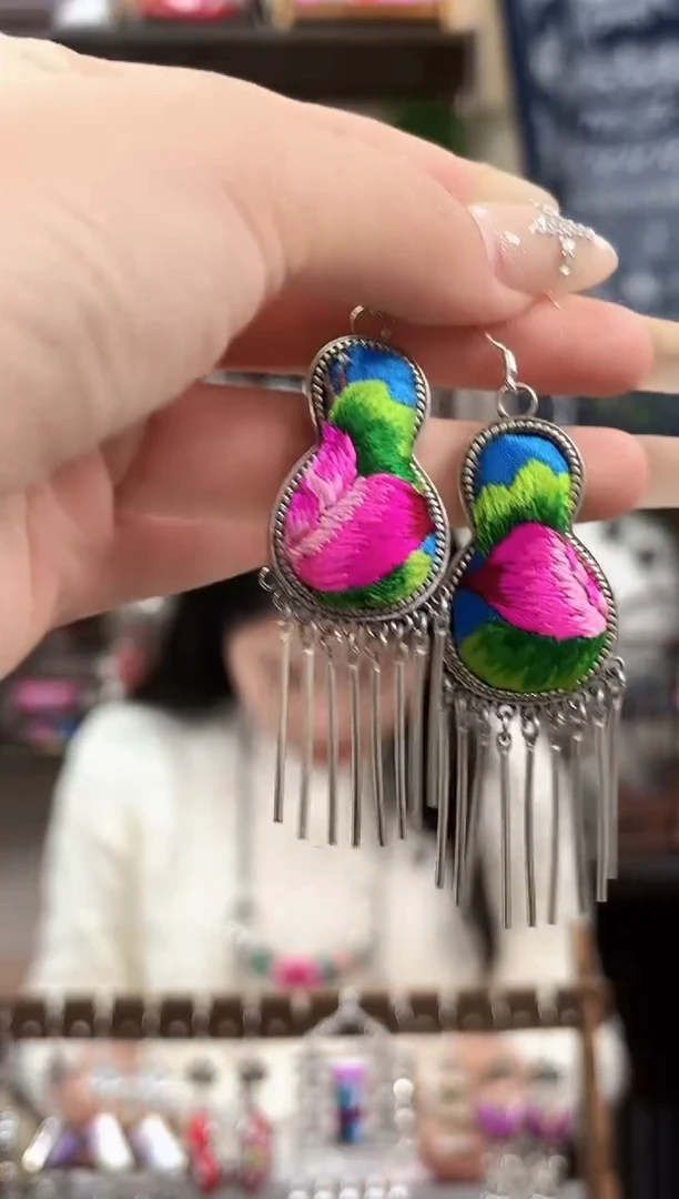 织绣民族风非遗老绣饰品170