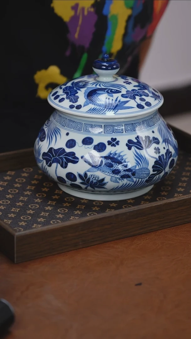 仿元青花鱼澡茶叶罐