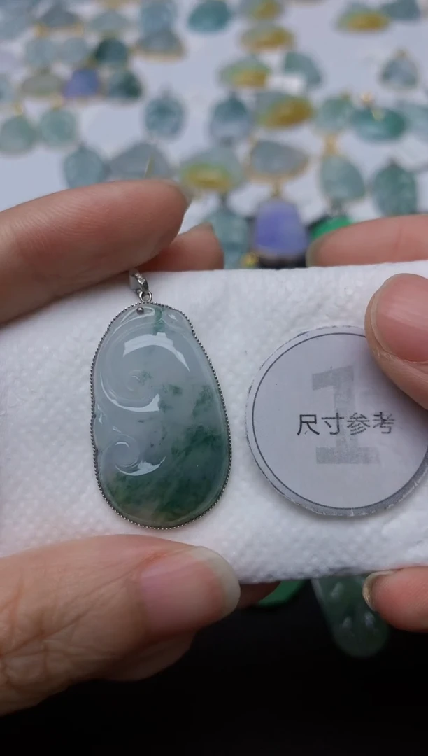 翡翠18K金镶嵌颈饰天然缅甸A货翡翠