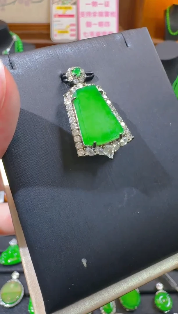 翡翠未镶嵌吊坠(赠链)天然A货翡翠