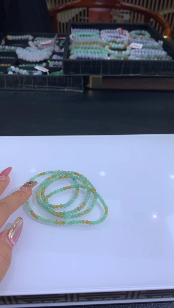 未镶嵌定制翡翠人**火翡翠