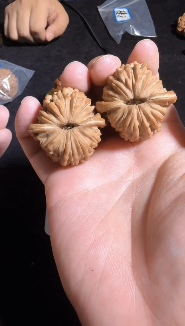 把件核桃41.3、41.8尺全品汉高楼42.89克