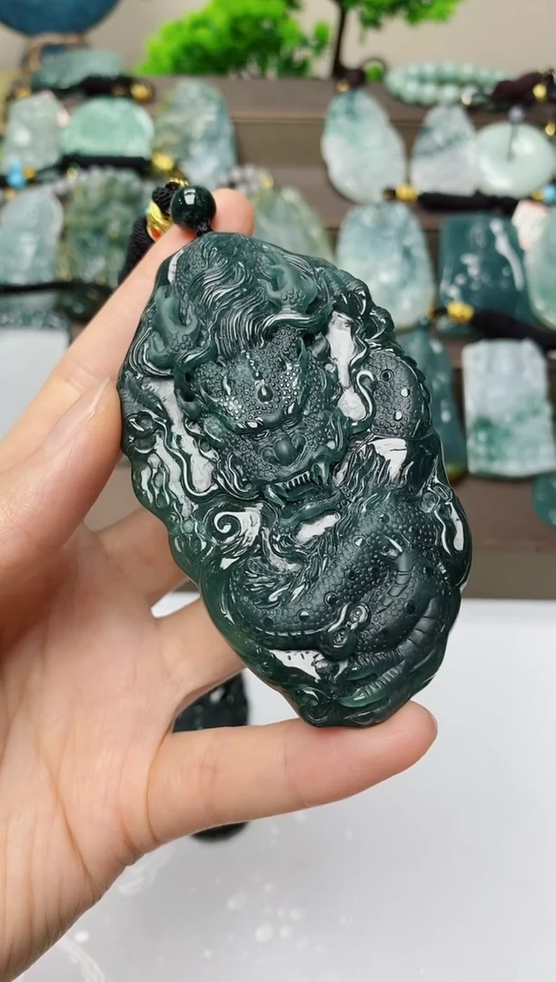 翡翠未镶嵌颈饰