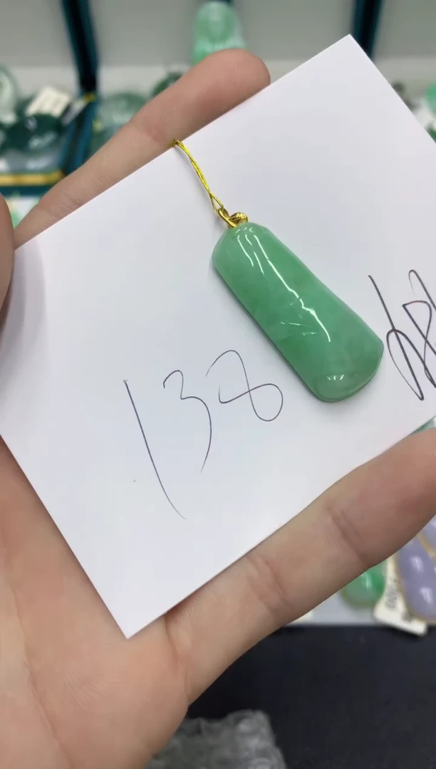 翡翠18K金镶嵌颈饰翡翠