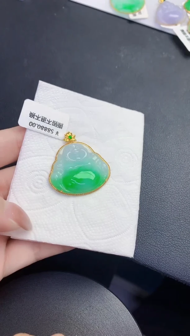 颈饰18K金镶嵌翡翠缅甸天然翡翠A货