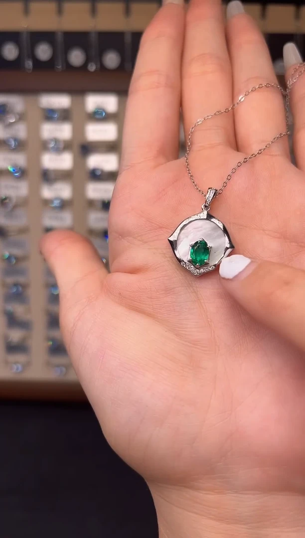 银S925镶嵌吊坠(赠链)祖母绿000