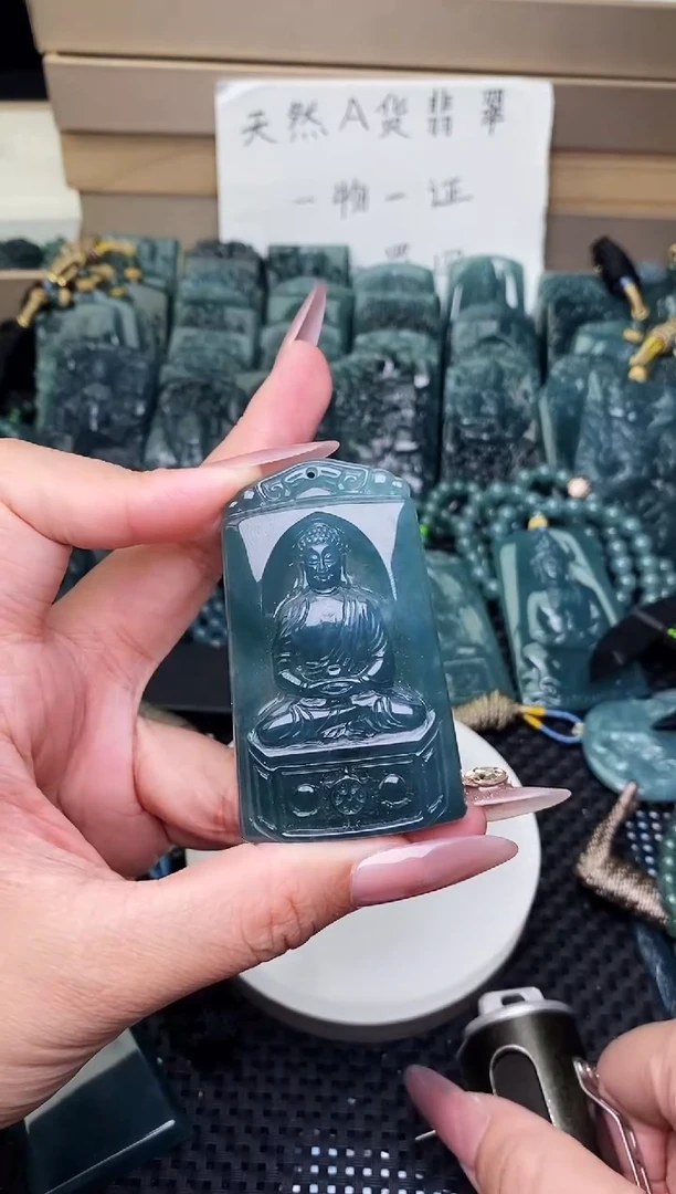 颈饰未镶嵌翡翠