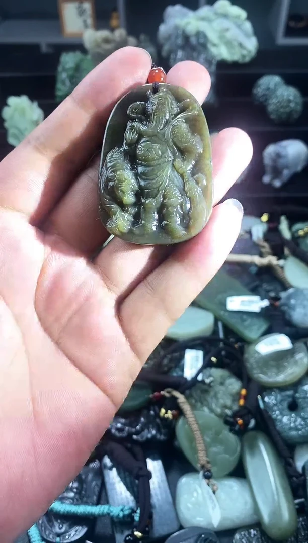 和田玉未镶嵌颈饰1