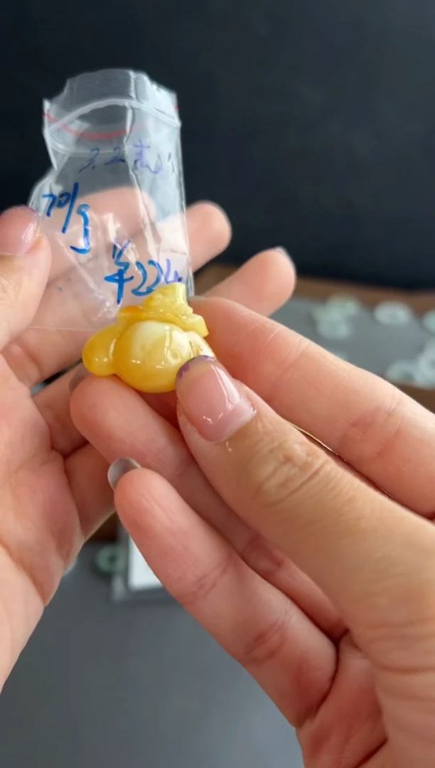 蜜蜡颈饰未镶嵌R****i607买断