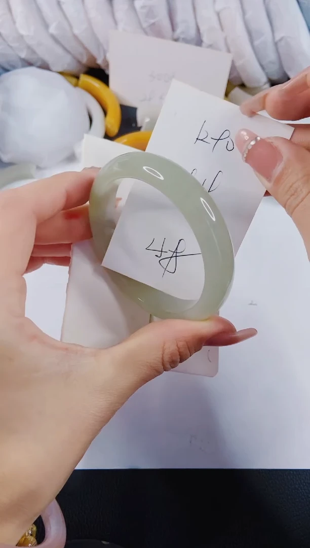 【闪购商品】石英质玉手镯未镶嵌K90-58/59