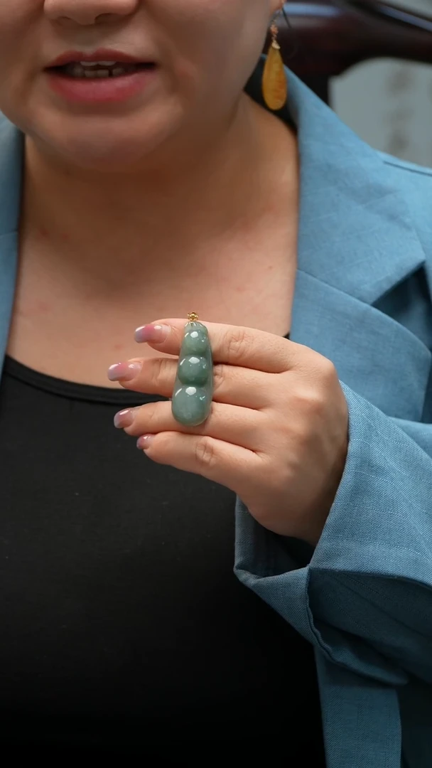 颈饰18K金镶嵌翡翠福豆