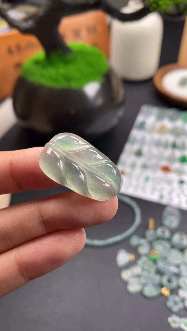 颈饰未镶嵌翡翠翡翠冰种叶子