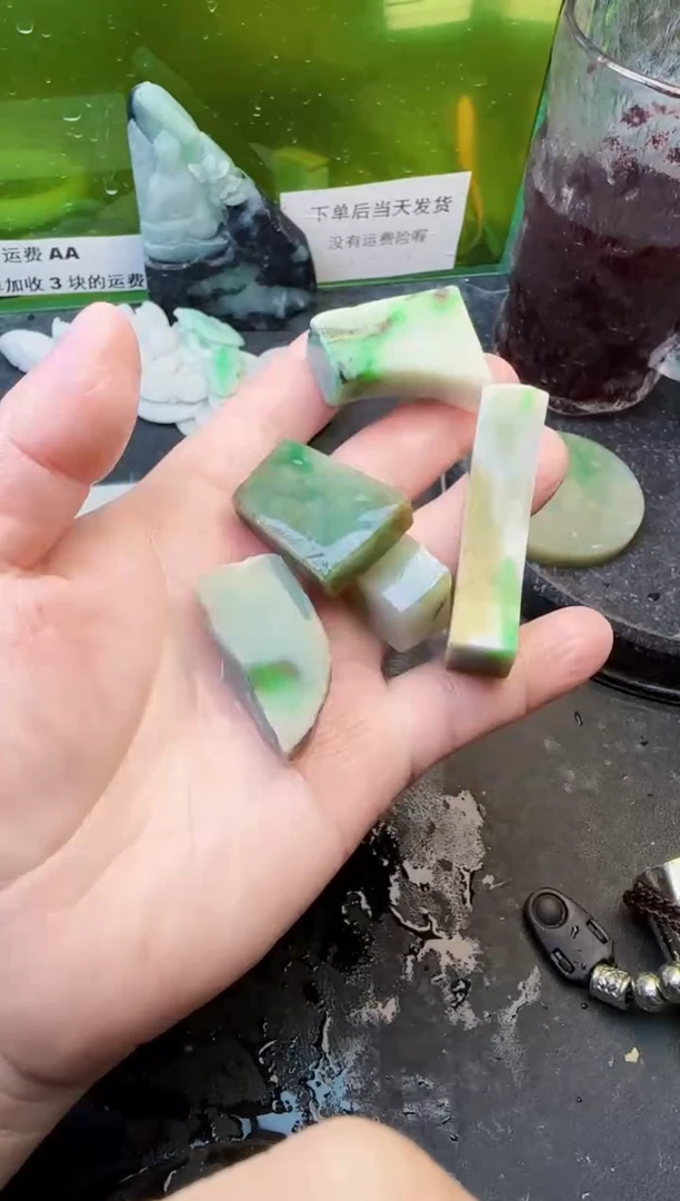 翡翠未镶嵌颈饰天然翡翠131