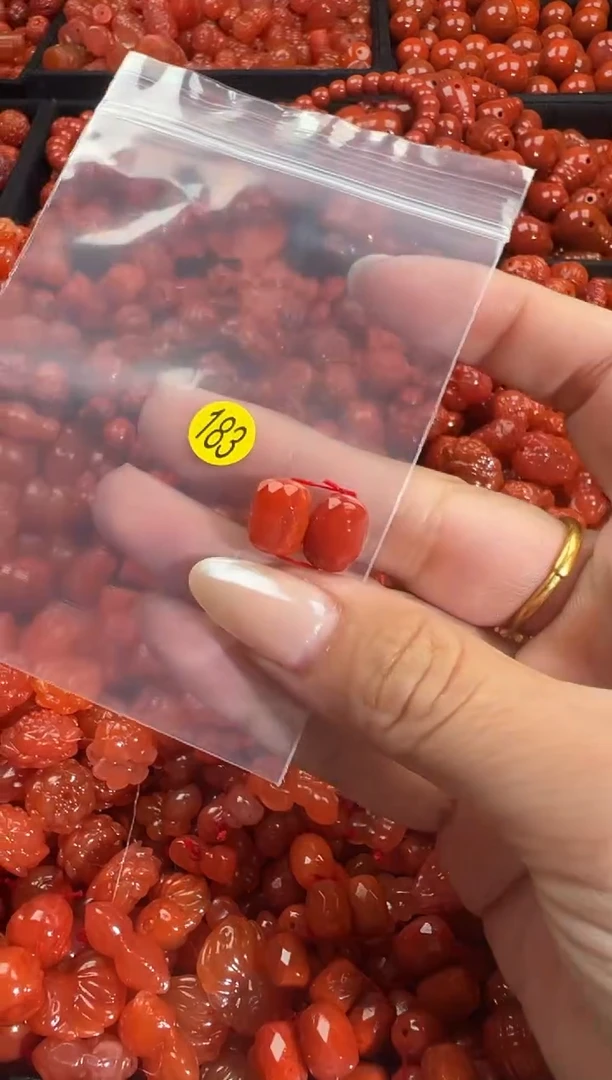 颈饰未镶嵌南红玛瑙1