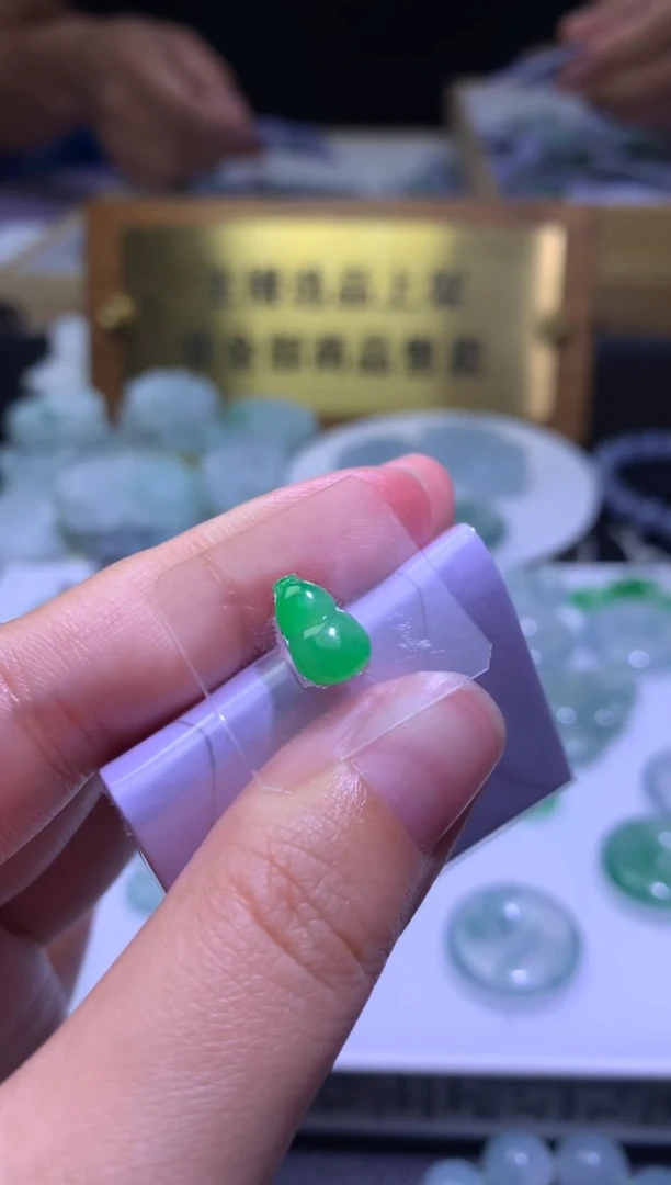 未镶嵌定制翡翠毛货