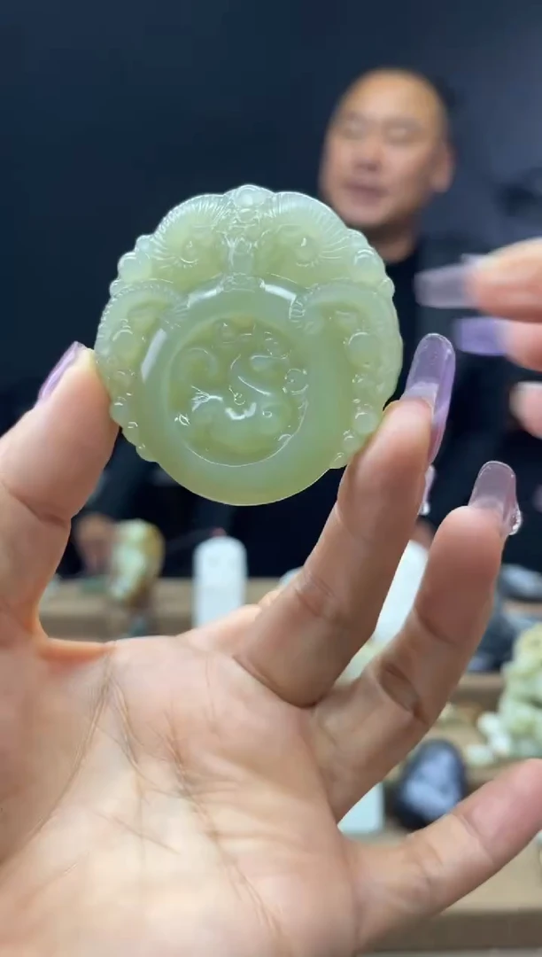 颈饰未镶嵌和田玉1