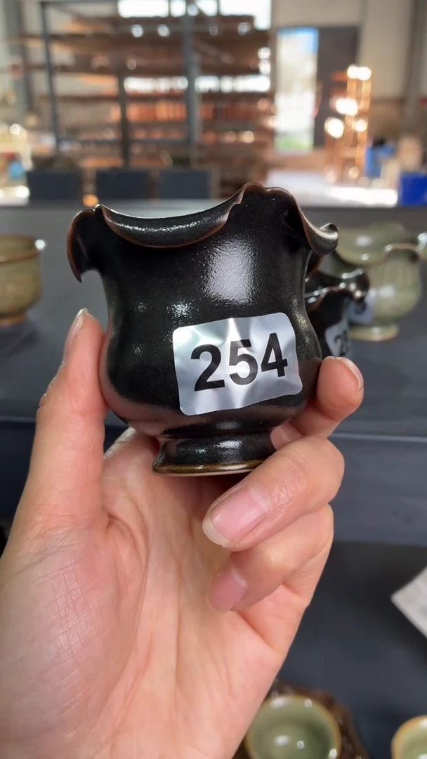 耀州窑仰山黑釉花口尊254