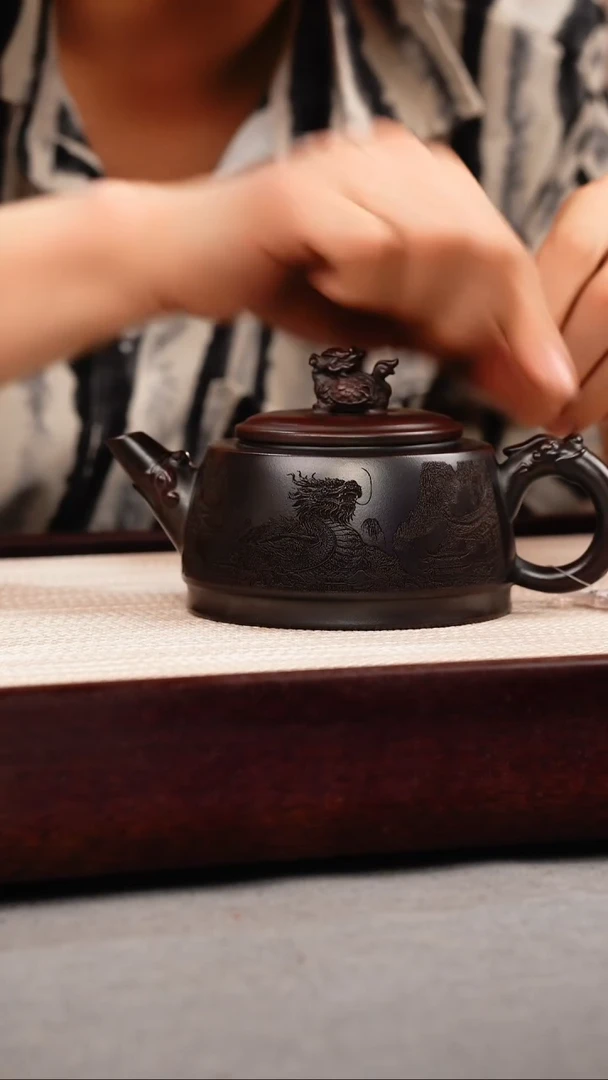 茶壶紫砂古乌泥 龙龟壶 刻绘