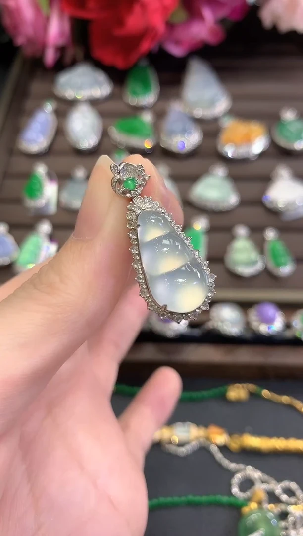 吊坠(不含链)18K金镶嵌翡翠秋日珠宝W96