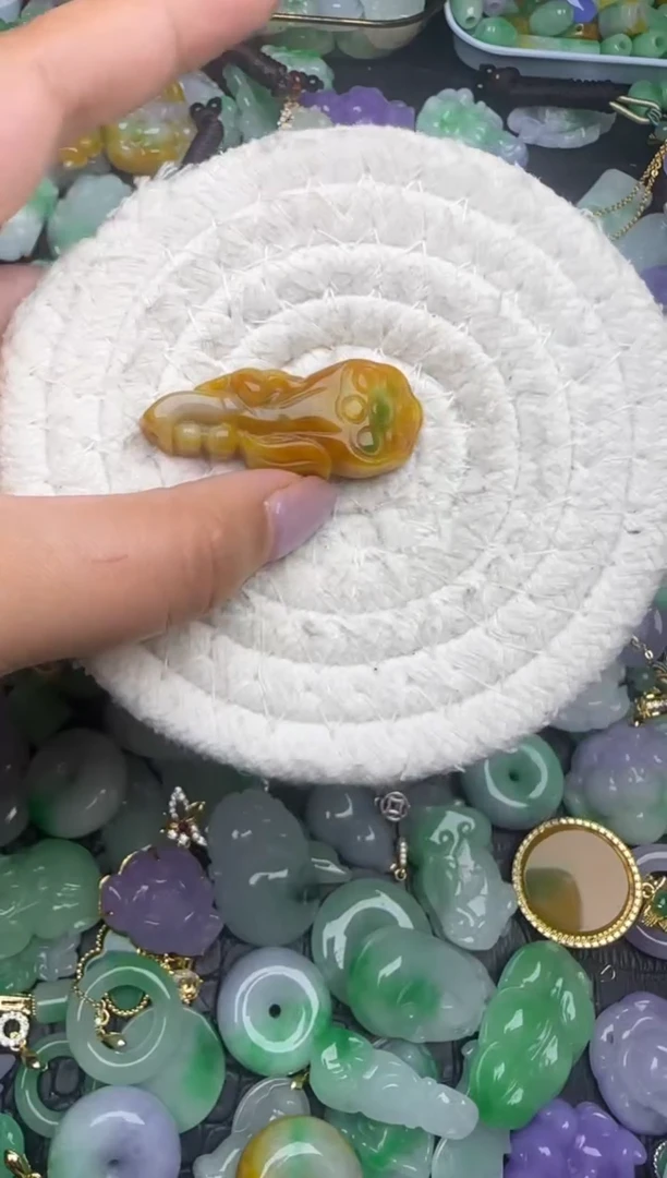 颈饰未镶嵌翡翠缅甸翡翠吊坠
