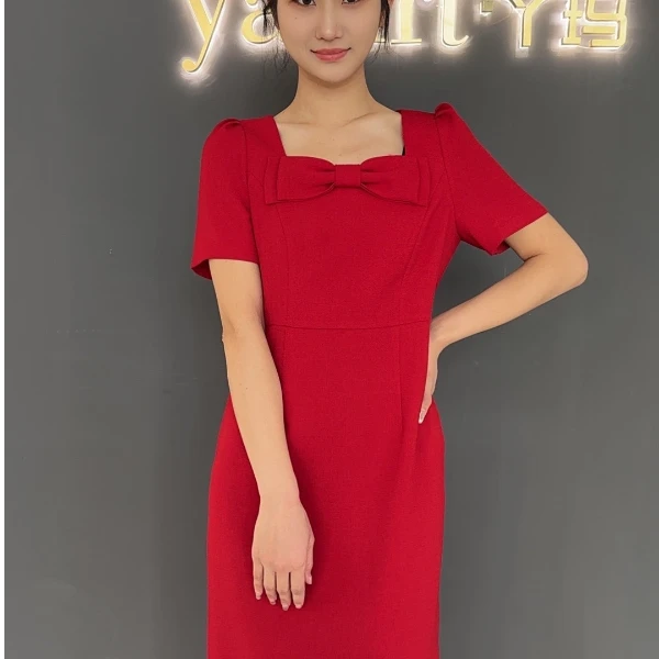 V850002修身连衣裙设计简约不失端庄胸前蝴蝶结装饰增添甜美