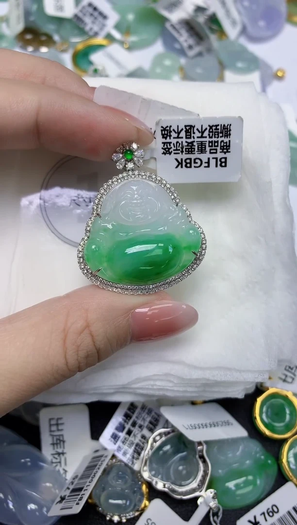 颈饰18K金镶嵌翡翠天然缅甸翡翠A货多样性发一件