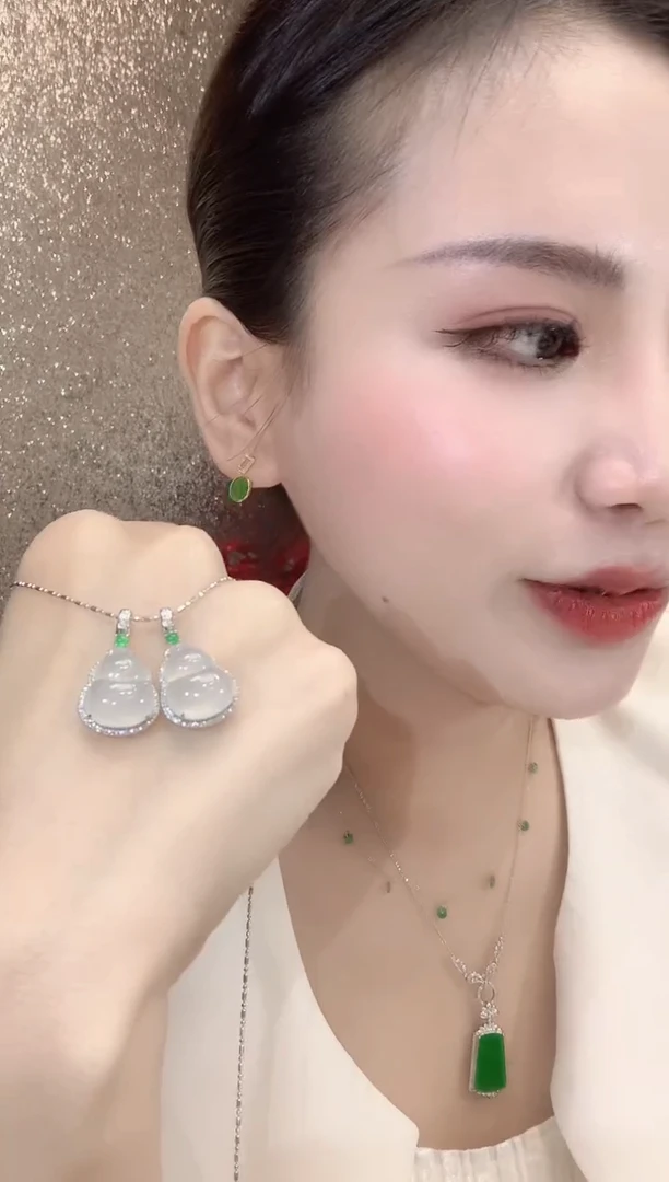 吊坠(不含链)18K金镶嵌翡翠A3 多样性发一件