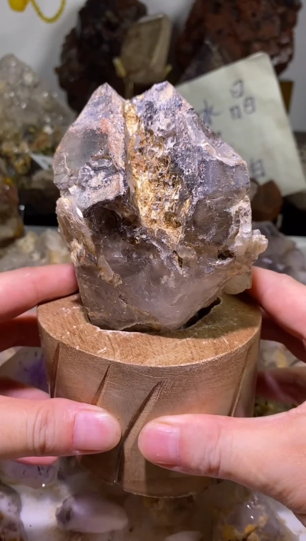 未镶嵌珠宝半成品水晶38号592g一线天骸骨水晶摆件+底座