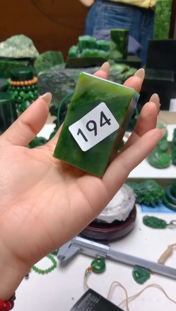 未镶嵌和田玉（碧玉）珠宝半成品0