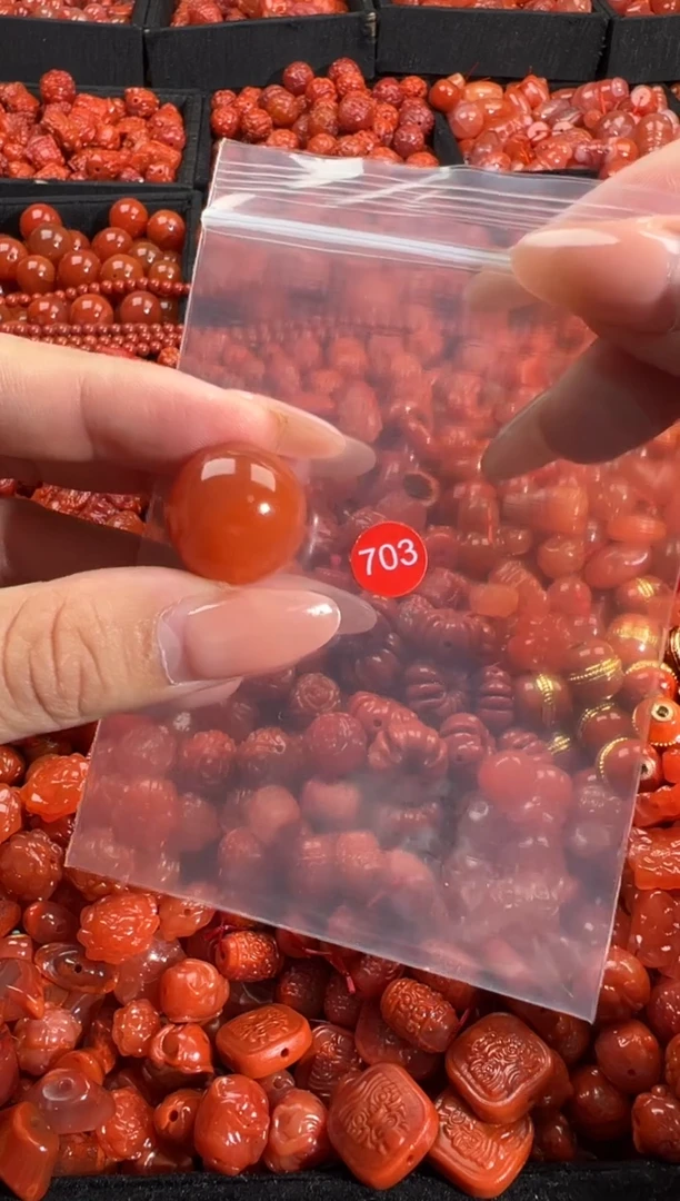 南红玛瑙未镶嵌颈饰1