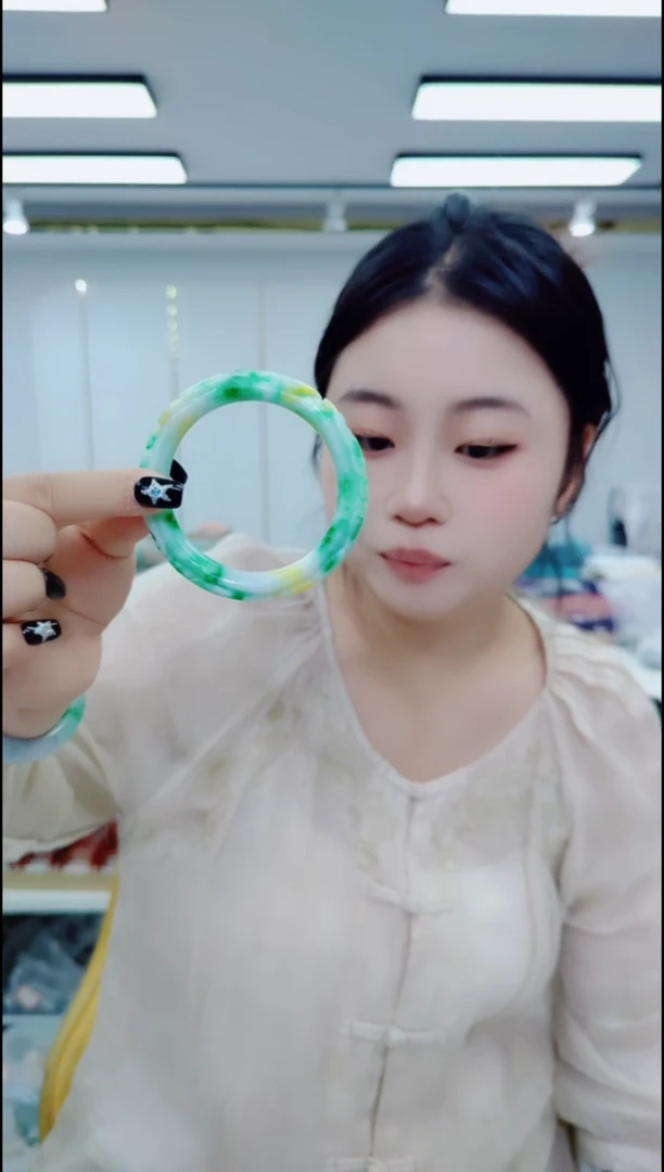 树脂制品悠*云0978手镯一个