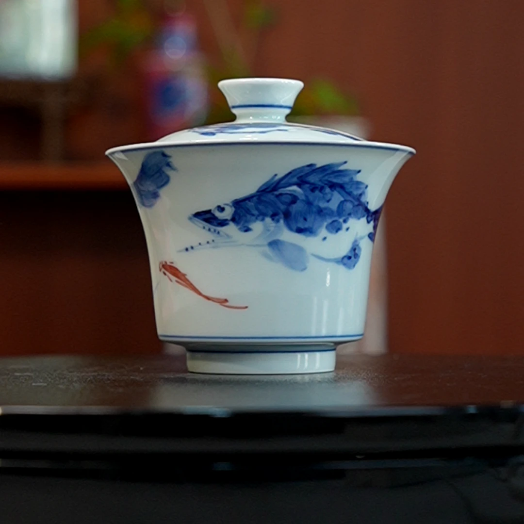 1.3/萧御/青花釉里红鱼趣马蹄盖碗