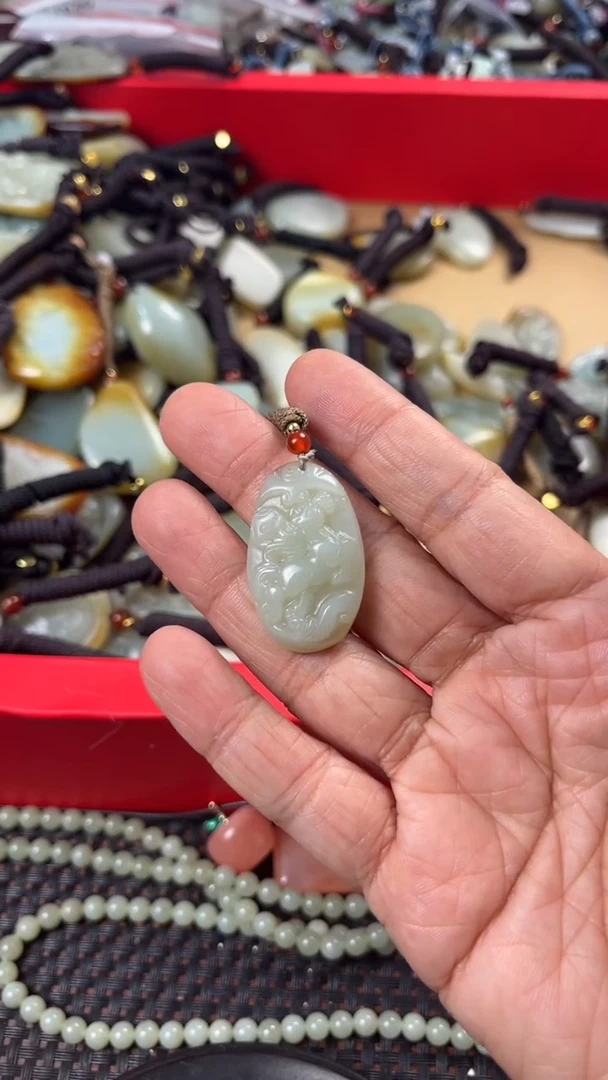 【闪购商品】和田玉颈饰未镶嵌多样性发货没有证书拍一发一有瑕